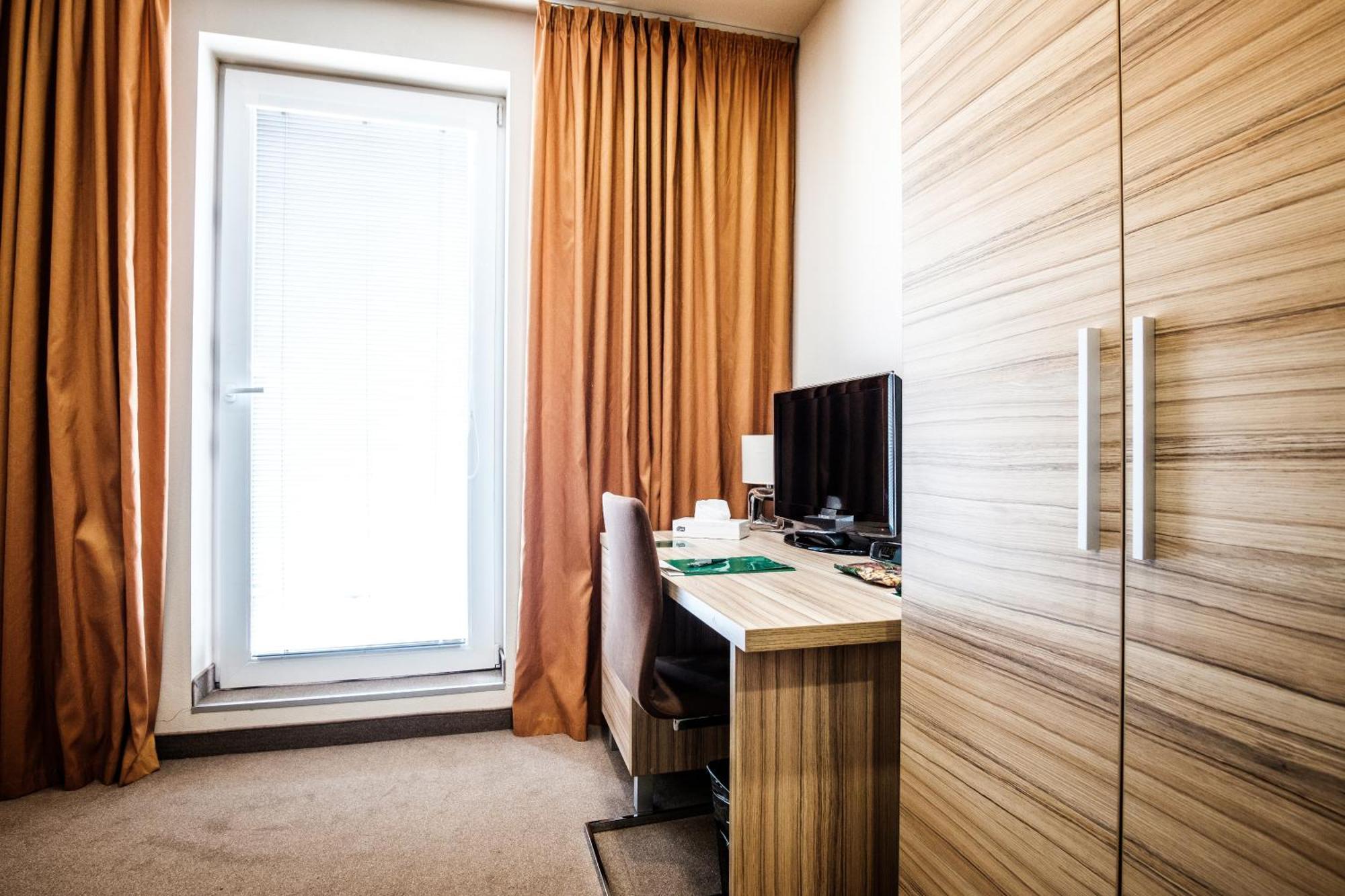 Hotel Deluxe With Free Wellness And Fitness Centrum Nitra Room photo