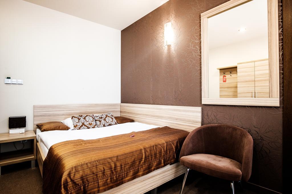 Hotel Deluxe With Free Wellness And Fitness Centrum Nitra Room photo