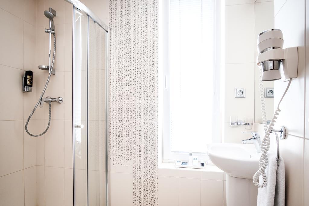 Hotel Deluxe With Free Wellness And Fitness Centrum Nitra Room photo